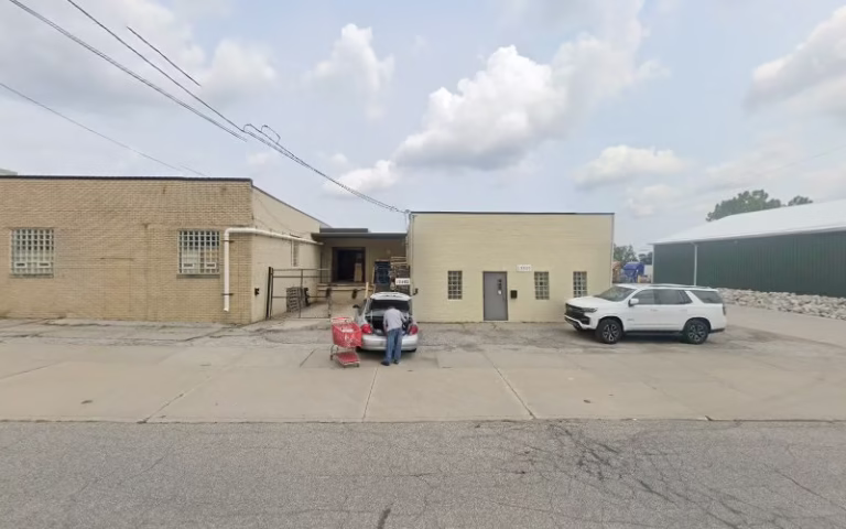 100033 britton custom cabinets 768x480