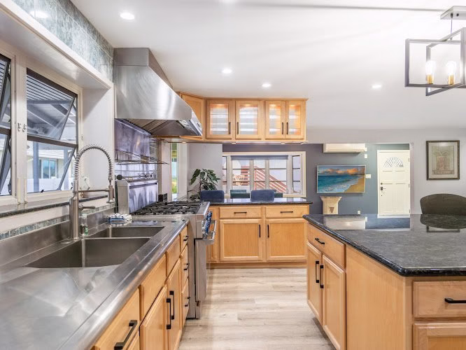 100484 island home cabinets 1