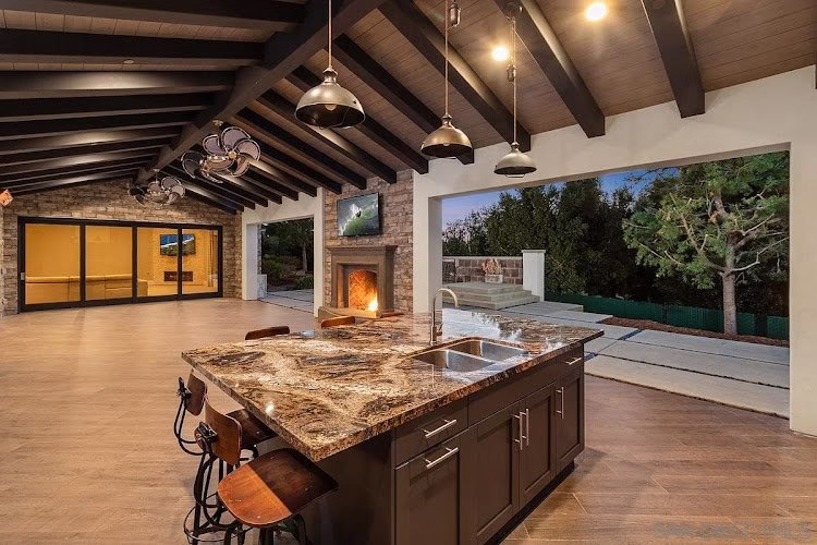 102222 harbor island outdoor living 1