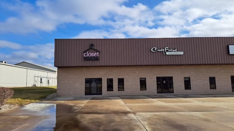 102381 closet tamers 768x432