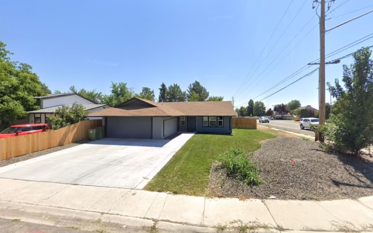 103887 wood chips woodworking 768x480