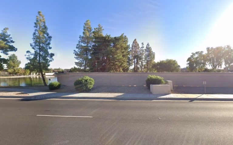 104133 leaf handyman garag door repair services 768x480