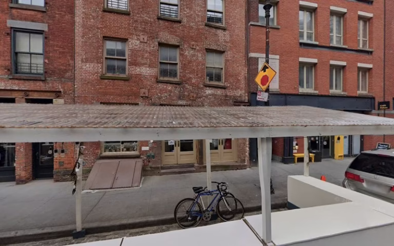 105244 f r handyman painting 1 768x480