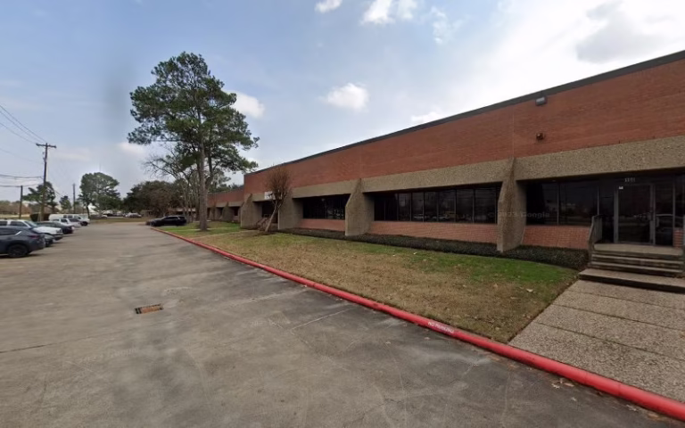 105854 poolside tile 1 768x480