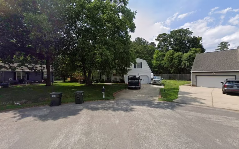 114376 roberts roofing home imprvm 1 768x480