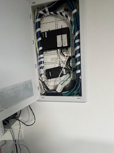 14049 top choice electrician 1