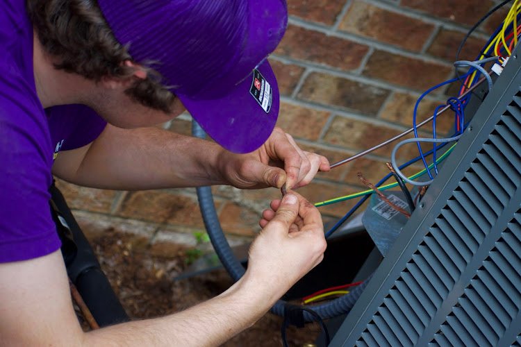 14370 tech on deck heating air electric 1