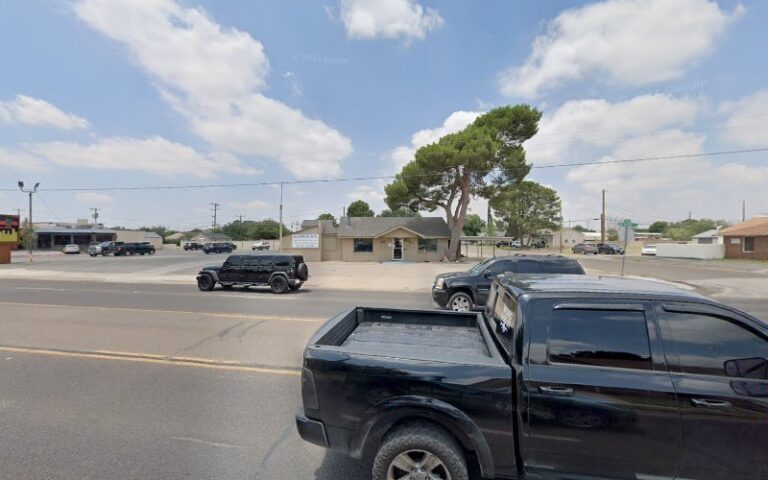 19733 bills plumbing fence 768x480