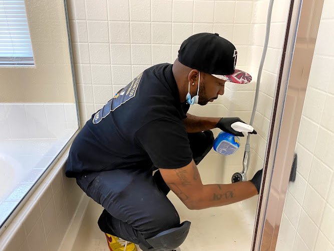 27917 men clean too cleaning services 1