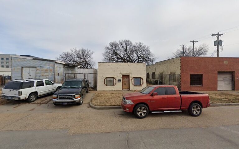 31745 3 maids a mop housekeeping services 768x480