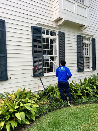 32981 crystal clear window washing 1