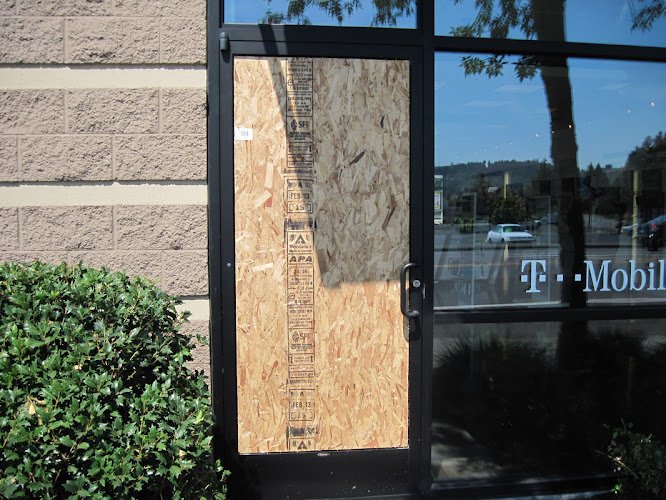 35406 24 hr. board up service 1