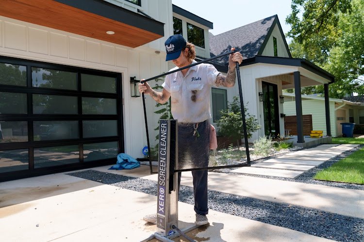 37051 pinks windows miami 1