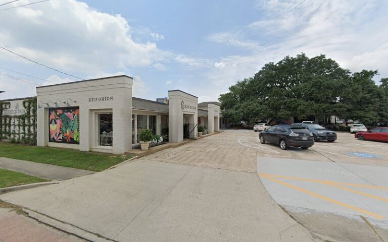 45960 looney ricks kiss 768x480