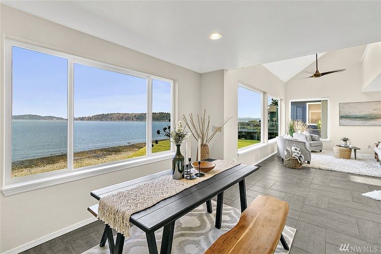 46293 pretty city home staging