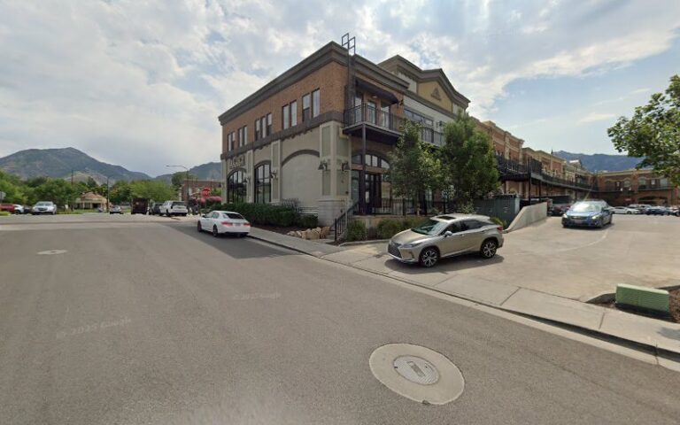 47805 caitlin creer interiors 1 768x480