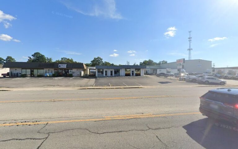 4818 two maids 40 768x480