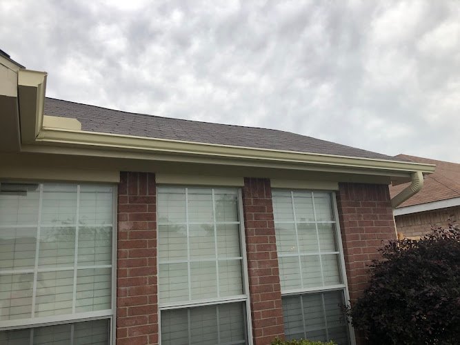 5200 drain right seamless gutters 1