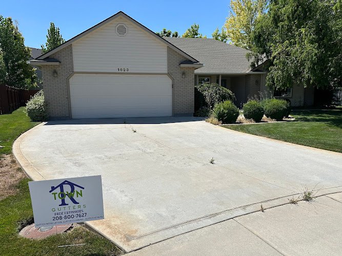 5471 r town gutters 1