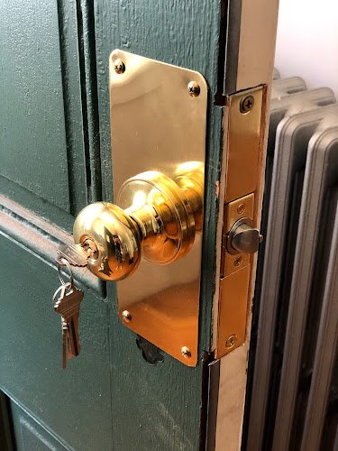 58135 ct security locksmiths 1