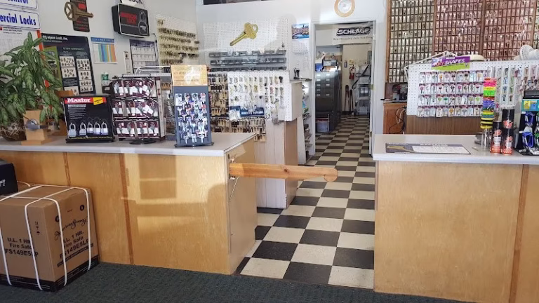 58586 pauls safe and lock 768x432