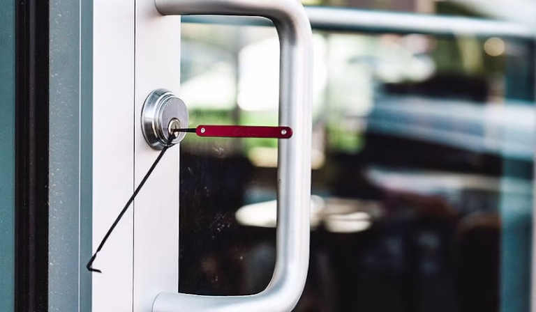 58714 843keys 1 768x448