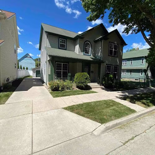 61885 lawnstarter lawn care service 3