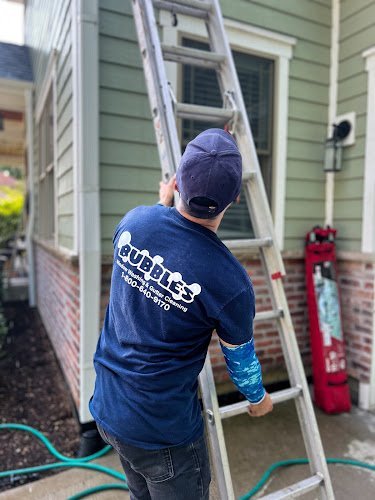 6501 bubbles window washing gutter cleaning 5