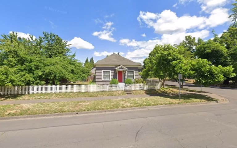 76426 squeaky clean window washing 1 768x480