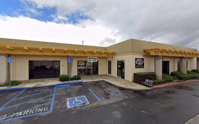 77811 angelas glass mirror 768x480