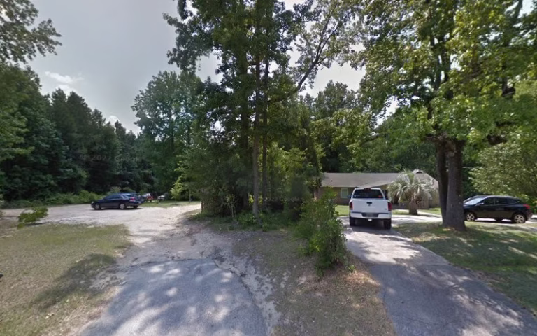 85335 best way vinyl siding window 768x480