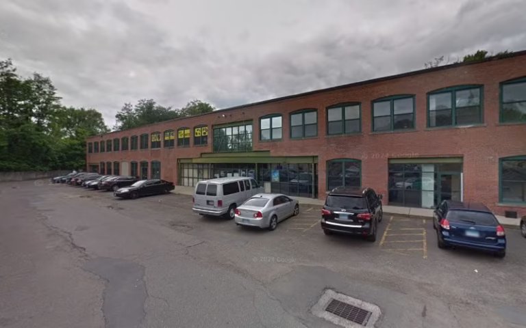 85710 giant roofing 768x480