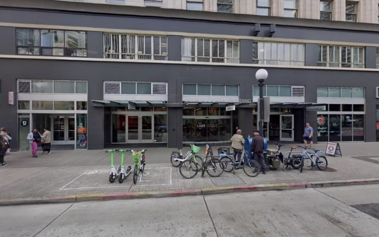 87635 emerald city deck solutions 768x480