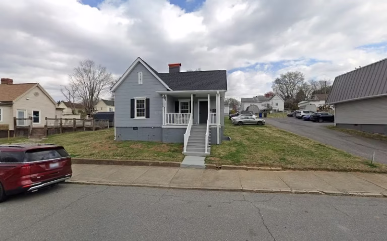 91593 inspecting manufactured stone for water damage 768x480