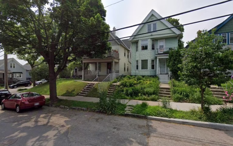 97943 living space 1 768x480