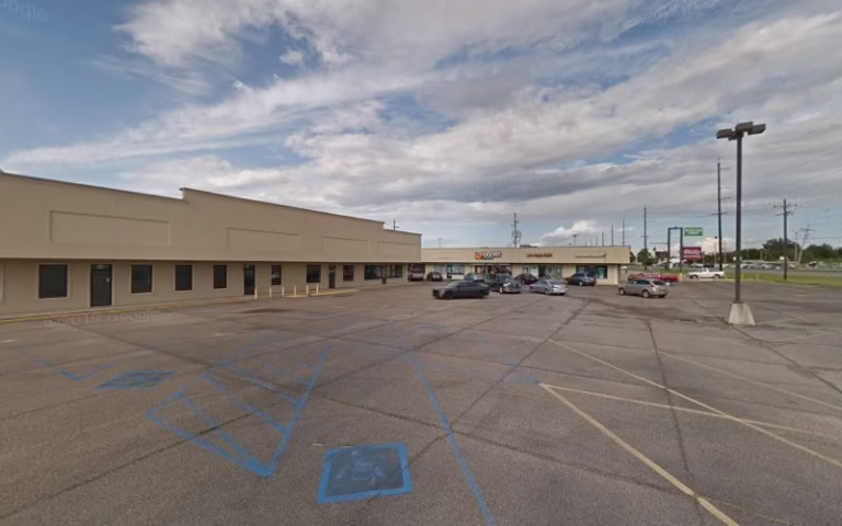 99786 ebony cabinets granite 768x480