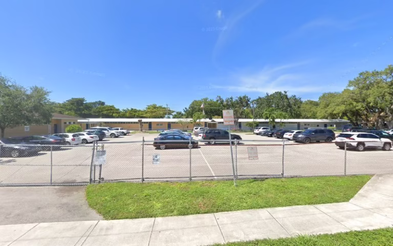 136758 hollywood fl 1 768x480