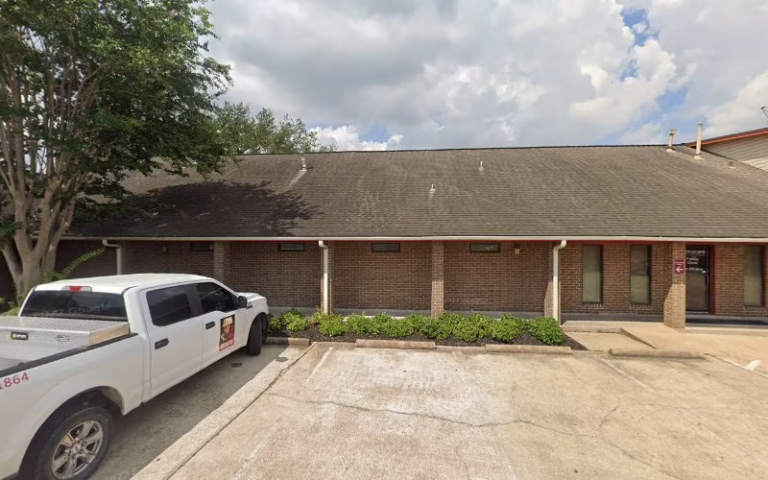 136921 roof repair services of deer park 768x480