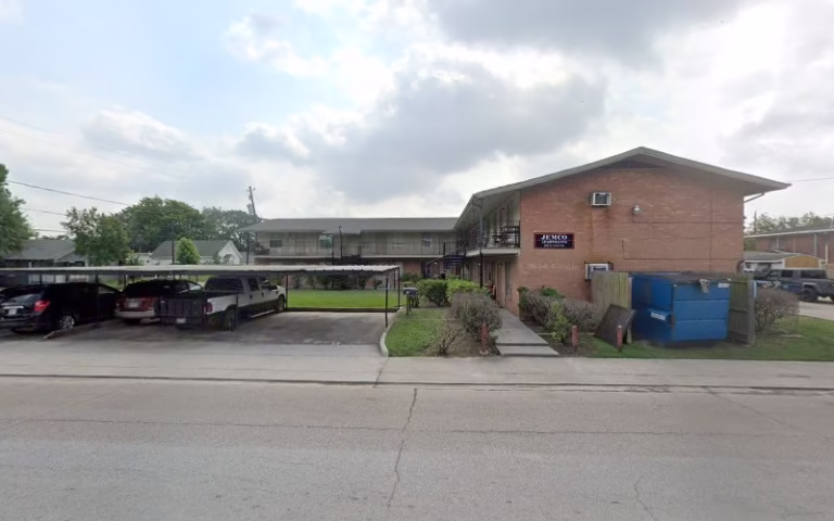 136980 maxx roofing company 768x480