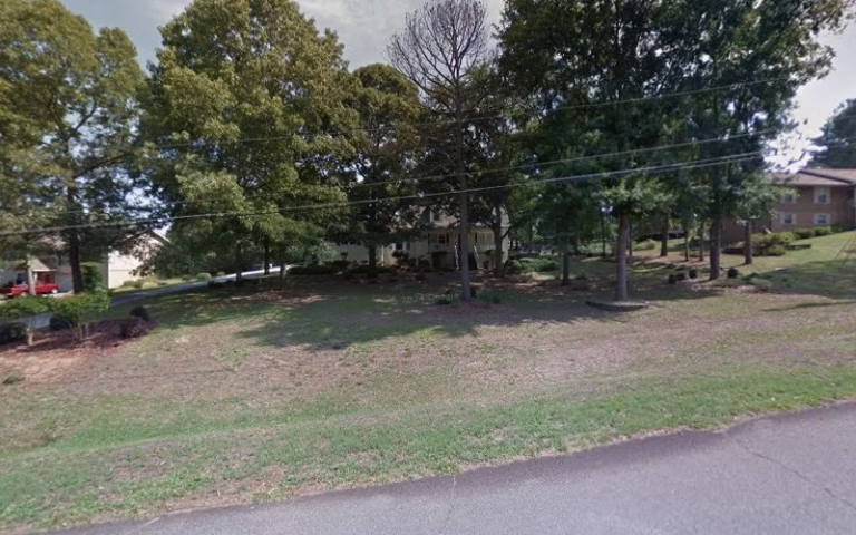 137099 malones roofing gutters 768x480