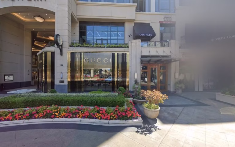 137968 volcano roofers 768x480