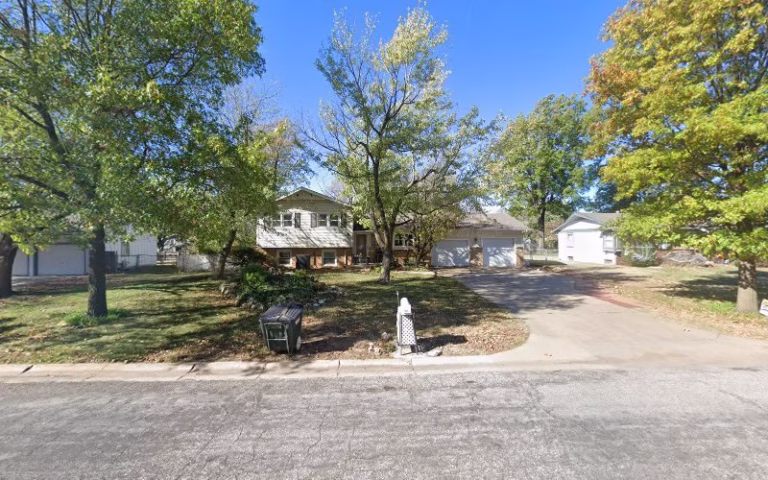 145999 larry lies backhoe services 768x480