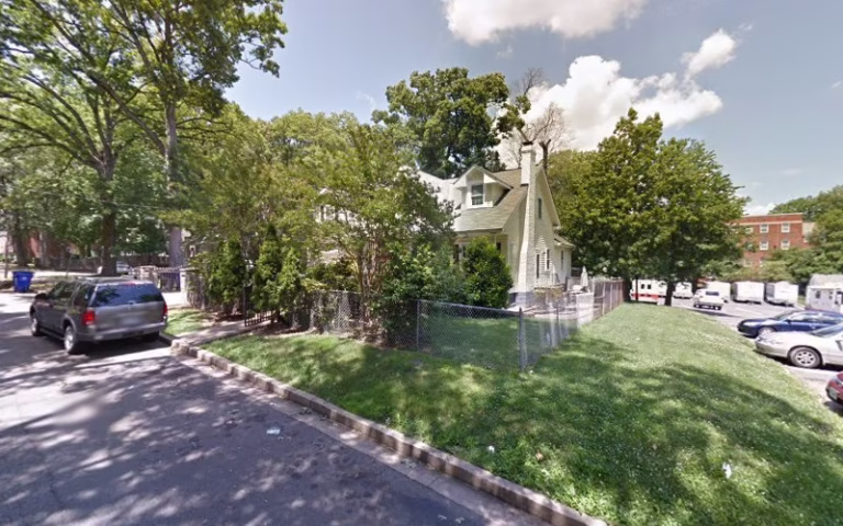 150838 l o painting wallpapering 768x480