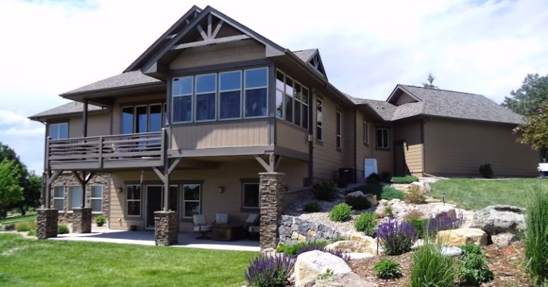 151125 ambassador painting 1 768x402