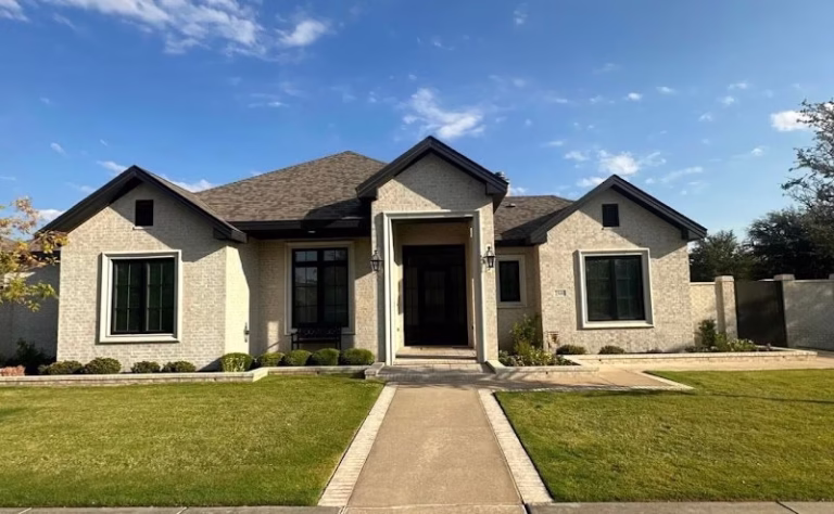 152745 reyes painting 2 768x474