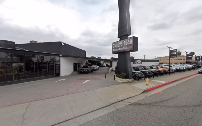 153233 hi touch painting 1 768x480