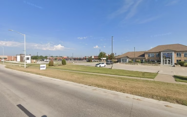 153320 dave the painter 768x480