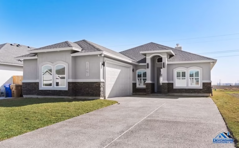 154313 devonshire custom homes 768x478