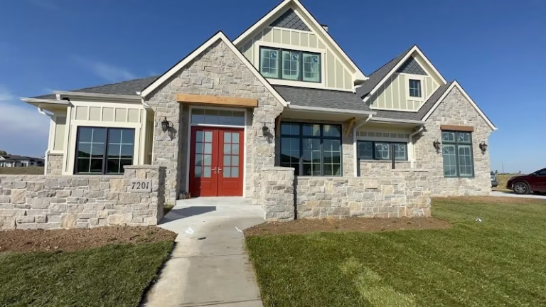 155993 altar construction group 768x432