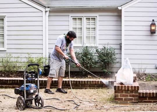 169242 two broke bartenders 1